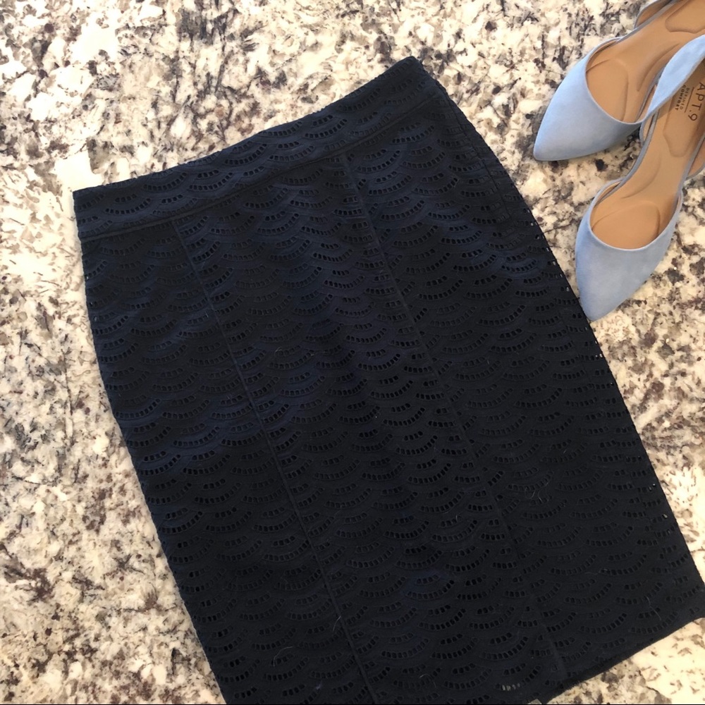 NWOT  Ann Taylor Lace Skirt, dark blue, size 0P
